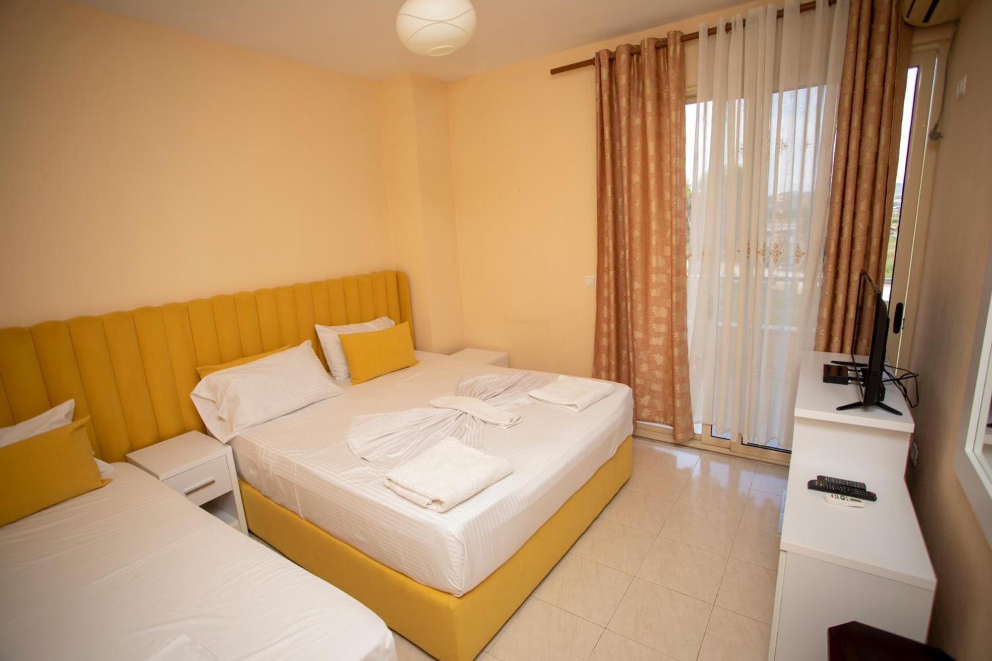 Hotel Sunrise Голем Екстер'єр фото